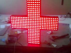 аптечний хрест зі світлодіодним підсвічуванням червоного свічення